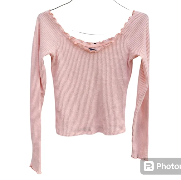 🌟3 For $15 SALE🌟 Abercrombie & Fitch Off Shoulder Cropped Long Sleeve Top - Picture 1 of 6